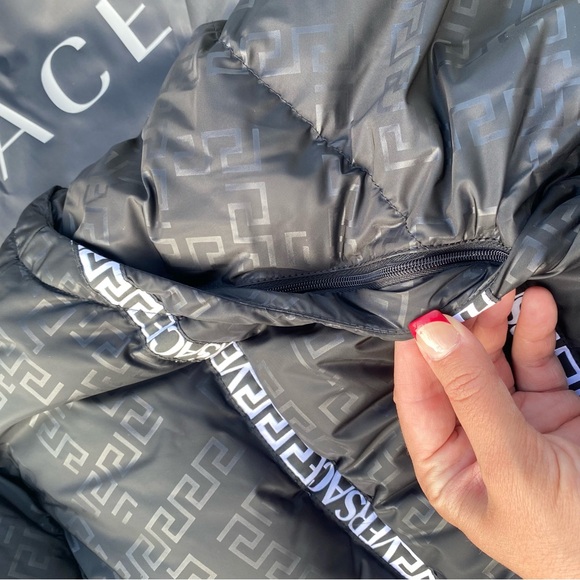 Versace Logo Puffer Jacket - Picture 5 of 5